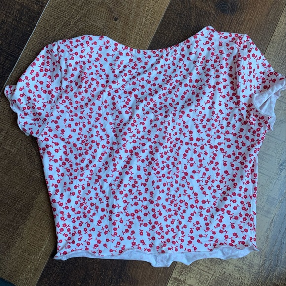 3/$15 💥 Ditzy flowered crop top - Picture 4 of 4